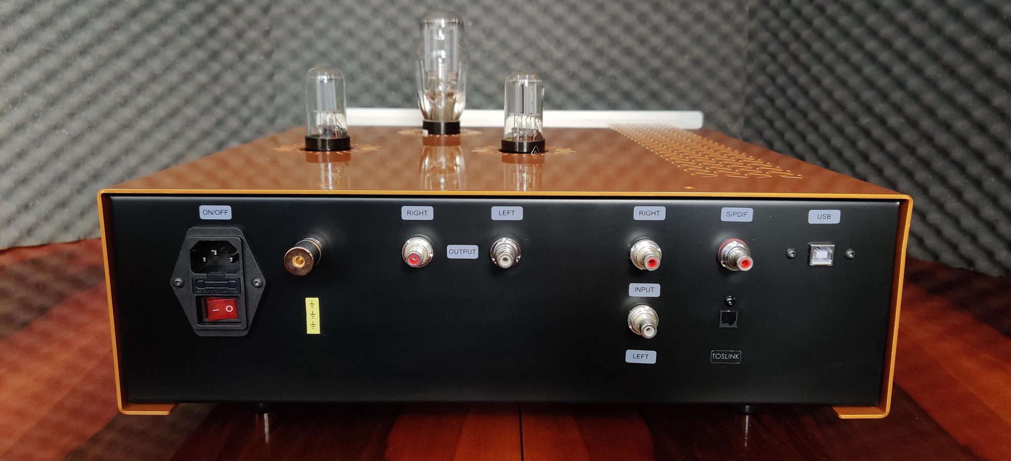 Rear panel of a single-ended build in an orange chassis, with RCA outputs, USB, S/PDIF and Toslink