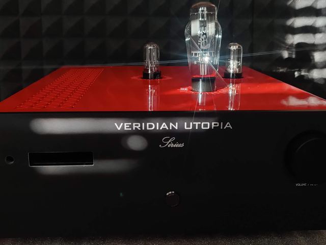 Red top plate with a black front panel